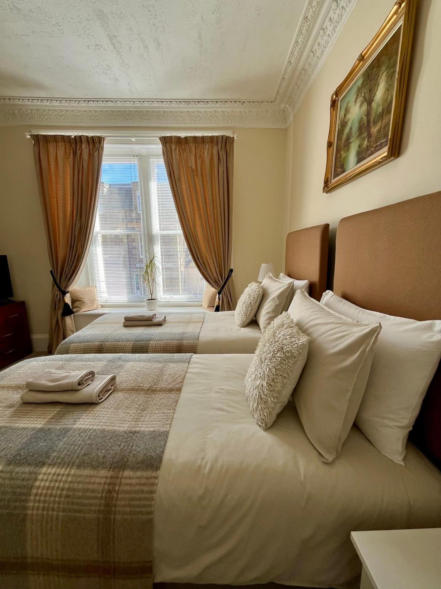 Проживание в семье Acorn House *