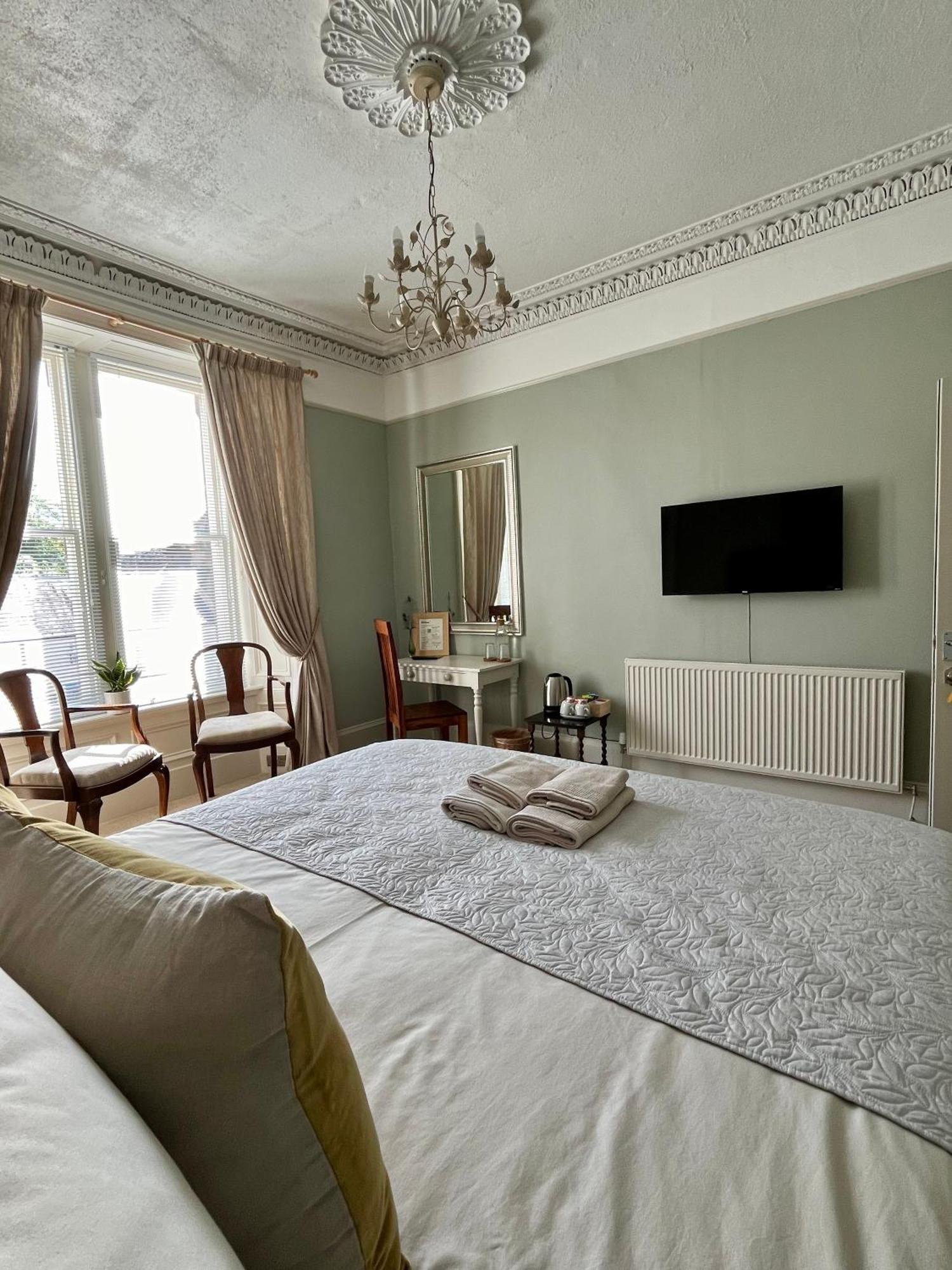 Проживание в семье Acorn House