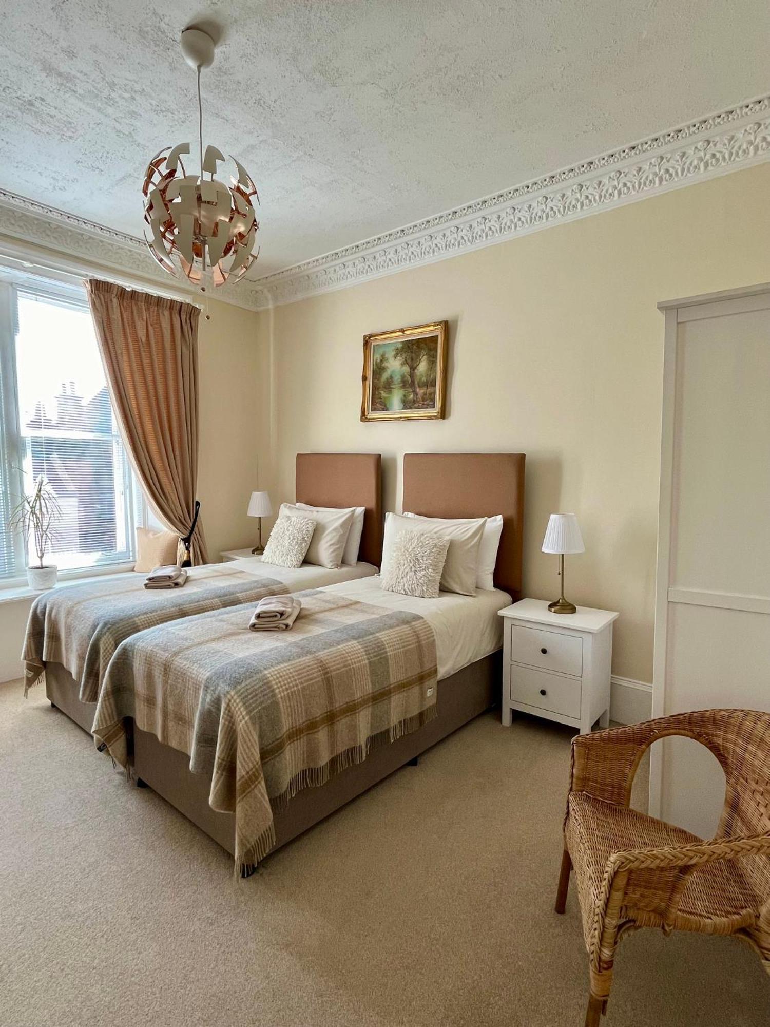 Проживание в семье Acorn House *